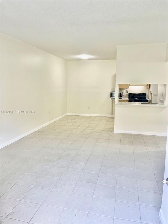 For Rent: $1,950 (2 beds, 2 baths, 825 Square Feet)