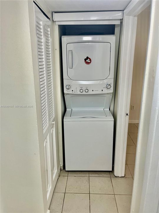 For Rent: $1,950 (2 beds, 2 baths, 825 Square Feet)