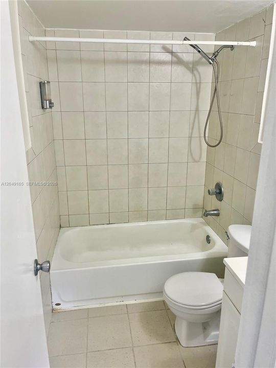 For Rent: $1,950 (2 beds, 2 baths, 825 Square Feet)