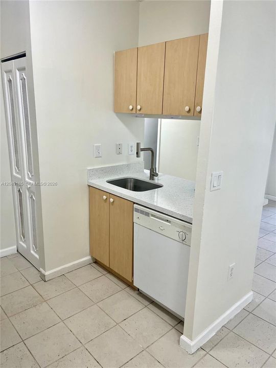 For Rent: $1,950 (2 beds, 2 baths, 825 Square Feet)