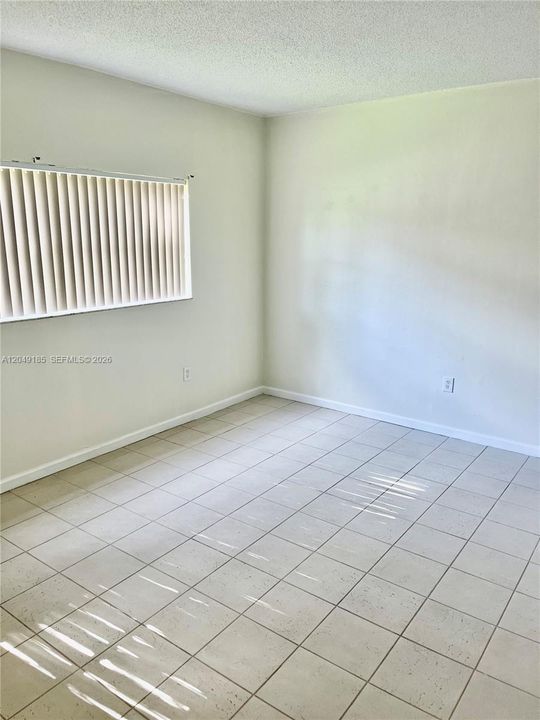 For Rent: $1,950 (2 beds, 2 baths, 825 Square Feet)