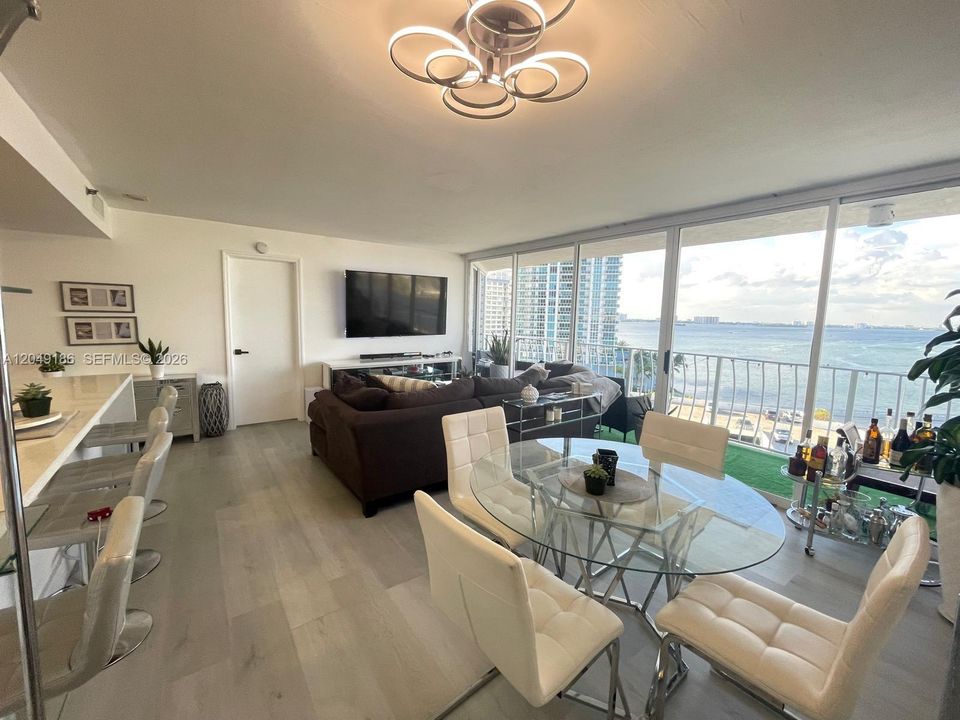 For Rent: $2,975 (2 beds, 2 baths, 1030 Square Feet)