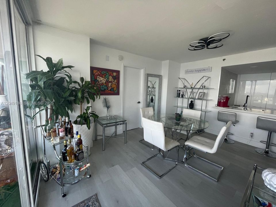 For Rent: $2,975 (2 beds, 2 baths, 1030 Square Feet)
