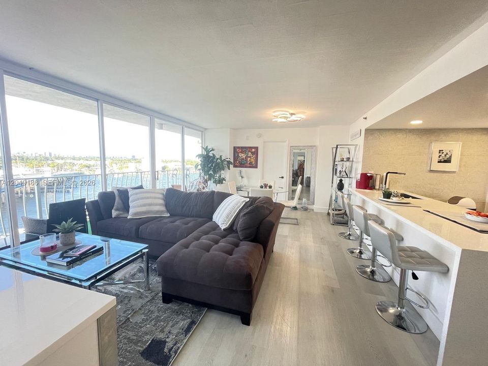 For Rent: $2,975 (2 beds, 2 baths, 1030 Square Feet)