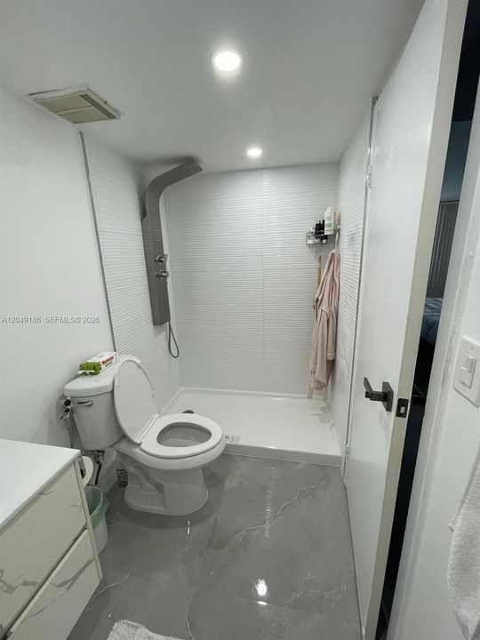 For Rent: $2,975 (2 beds, 2 baths, 1030 Square Feet)