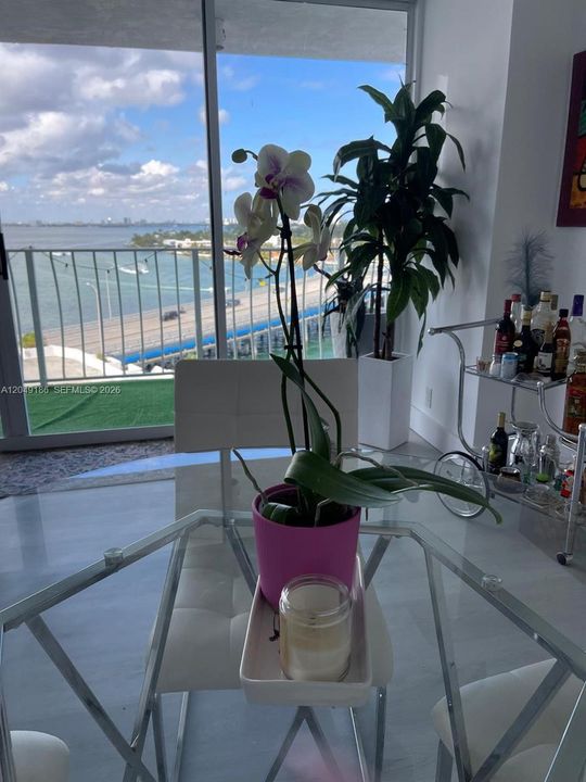 For Rent: $2,975 (2 beds, 2 baths, 1030 Square Feet)