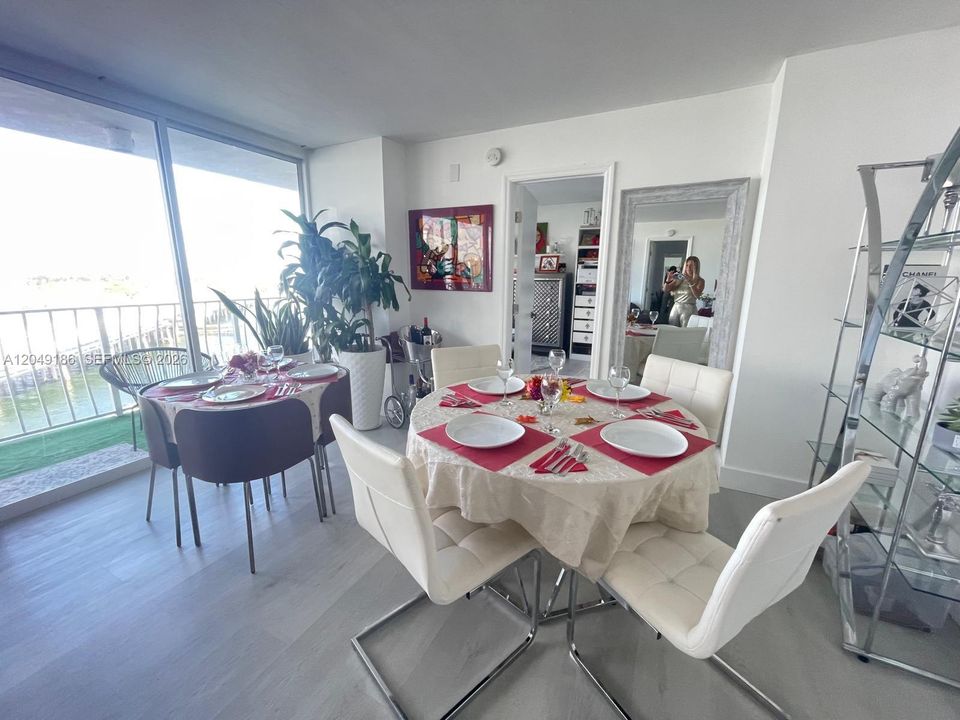 For Rent: $2,975 (2 beds, 2 baths, 1030 Square Feet)