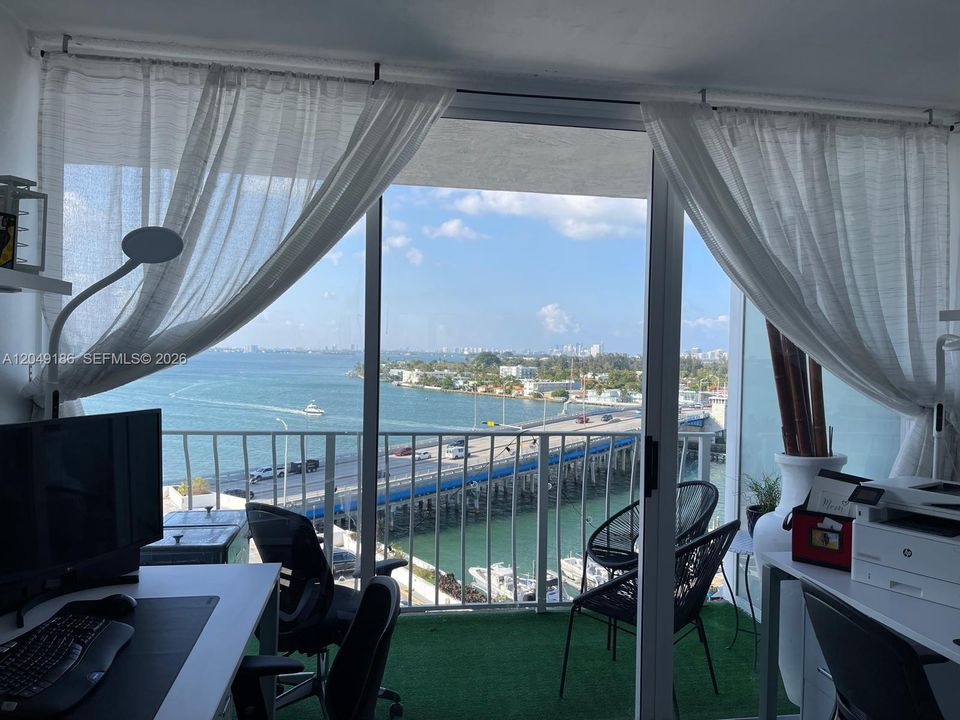 For Rent: $2,975 (2 beds, 2 baths, 1030 Square Feet)