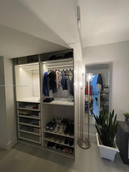 For Rent: $2,975 (2 beds, 2 baths, 1030 Square Feet)