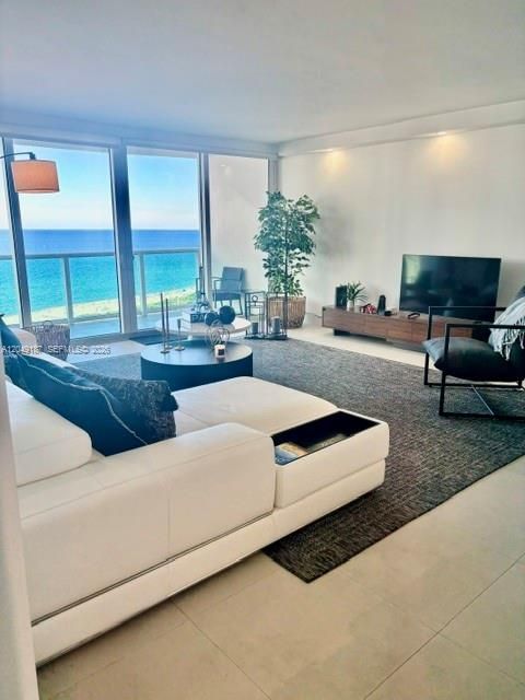 For Sale: $778,000 (2 beds, 2 baths, 1521 Square Feet)