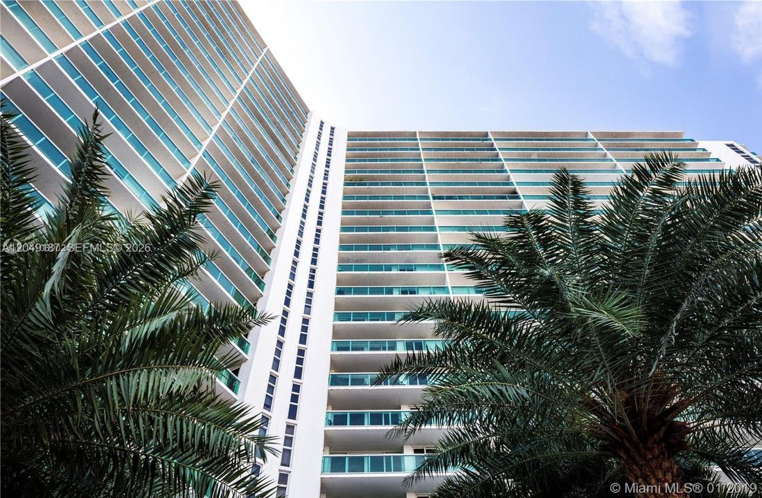 Active With Contract: $774,000 (2 beds, 2 baths, 1521 Square Feet)