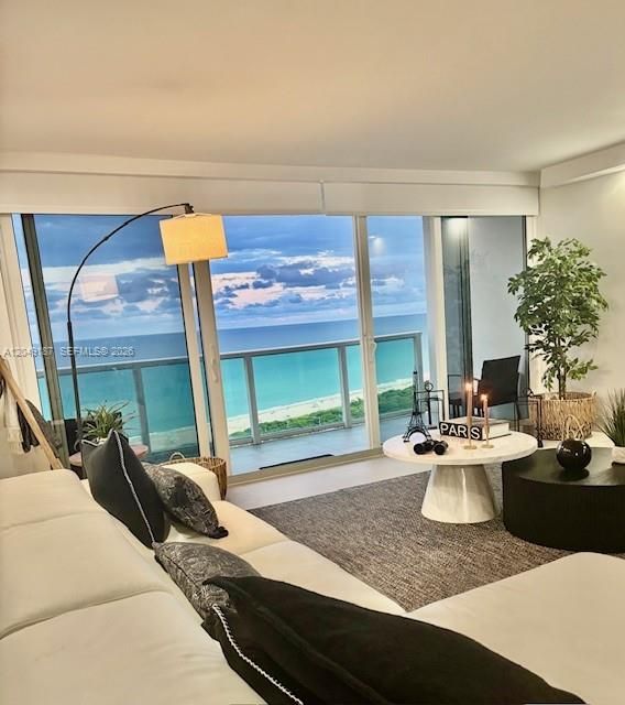 For Sale: $778,000 (2 beds, 2 baths, 1521 Square Feet)
