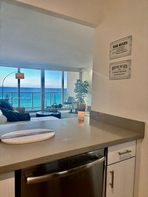 For Sale: $778,000 (2 beds, 2 baths, 1521 Square Feet)