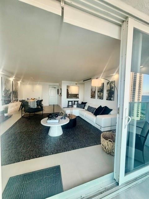 For Sale: $778,000 (2 beds, 2 baths, 1521 Square Feet)