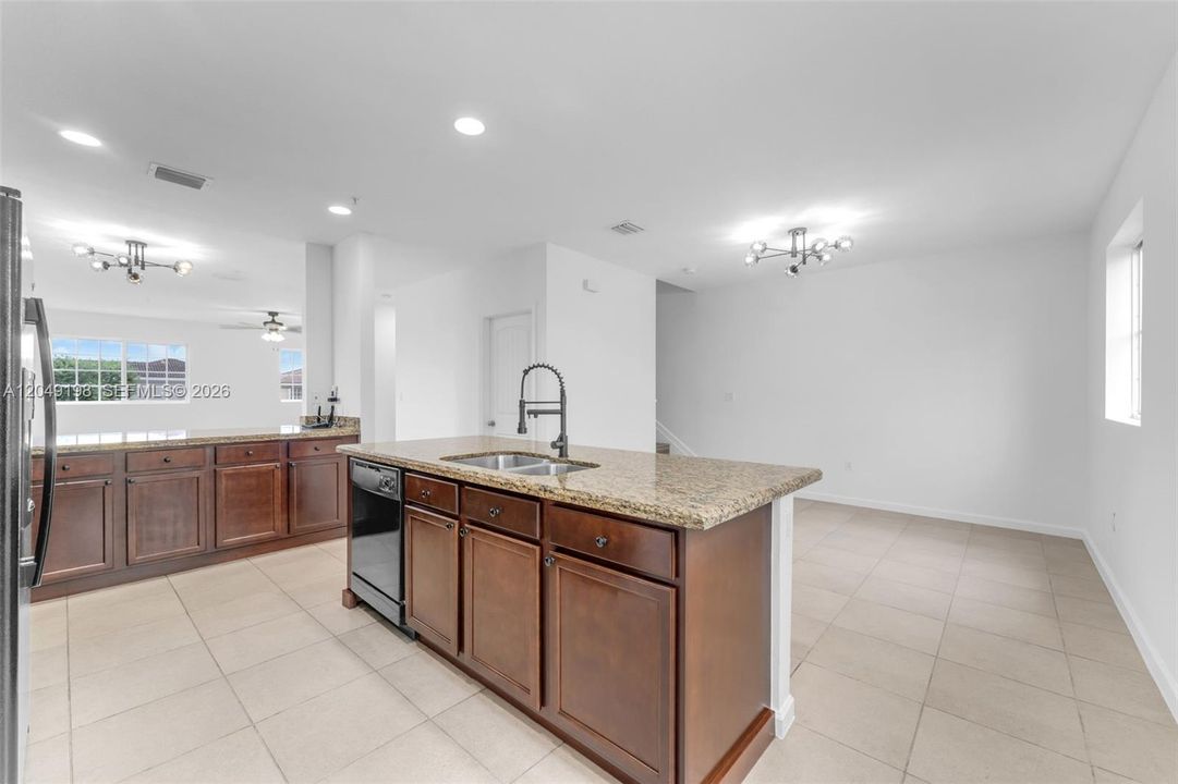 For Rent: $2,500 (3 beds, 2 baths, 2415 Square Feet)