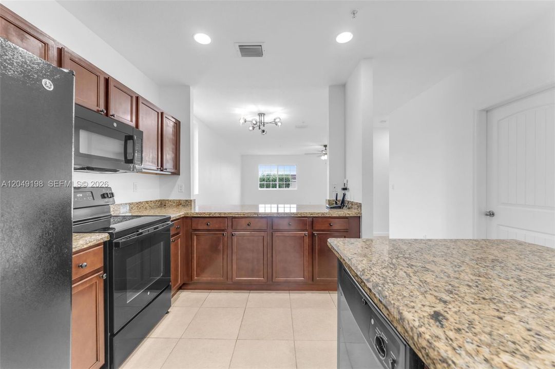 For Rent: $2,500 (3 beds, 2 baths, 2415 Square Feet)