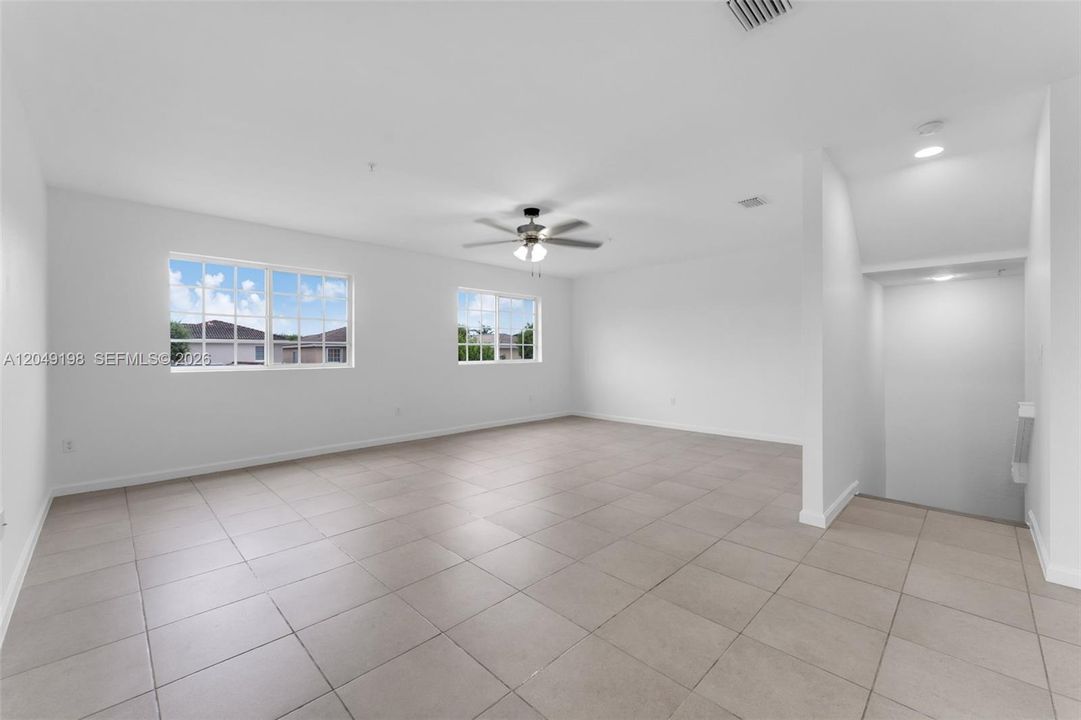 For Rent: $2,500 (3 beds, 2 baths, 2415 Square Feet)