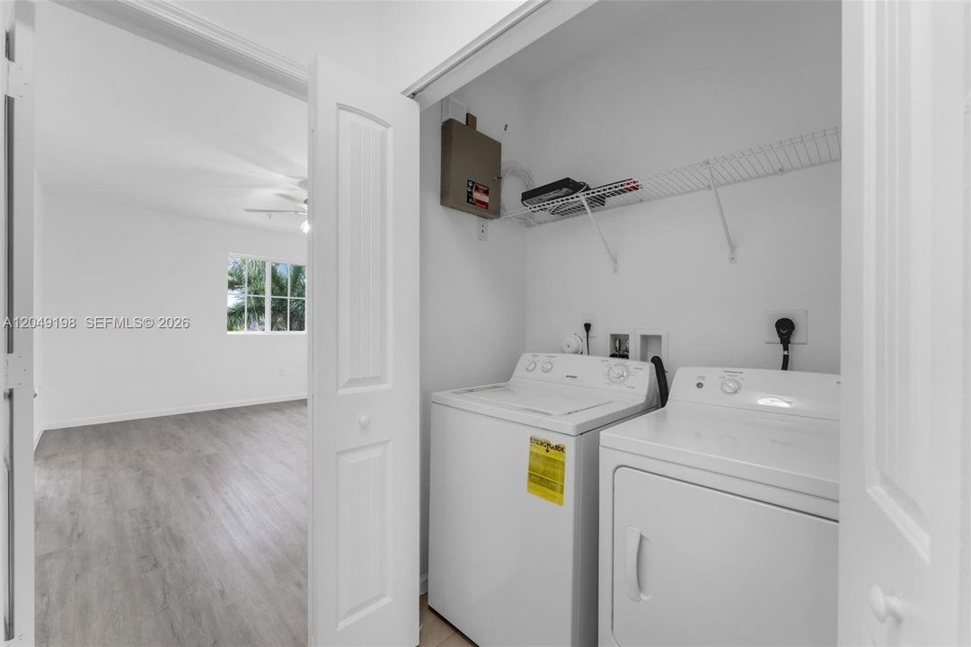 For Rent: $2,500 (3 beds, 2 baths, 2415 Square Feet)