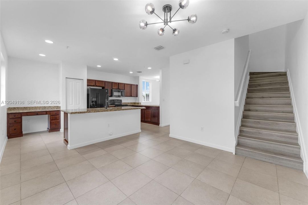 For Rent: $2,500 (3 beds, 2 baths, 2415 Square Feet)