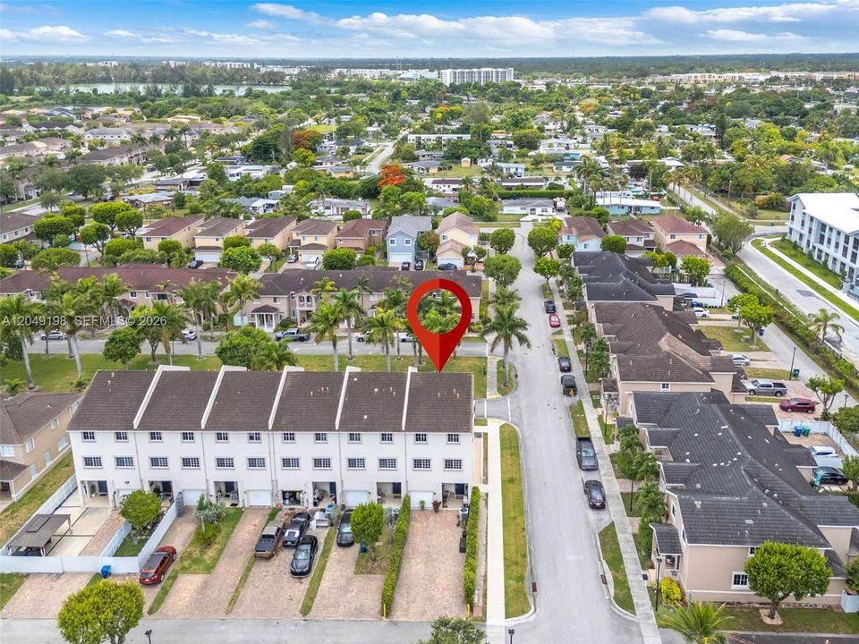 For Rent: $2,500 (3 beds, 2 baths, 2415 Square Feet)
