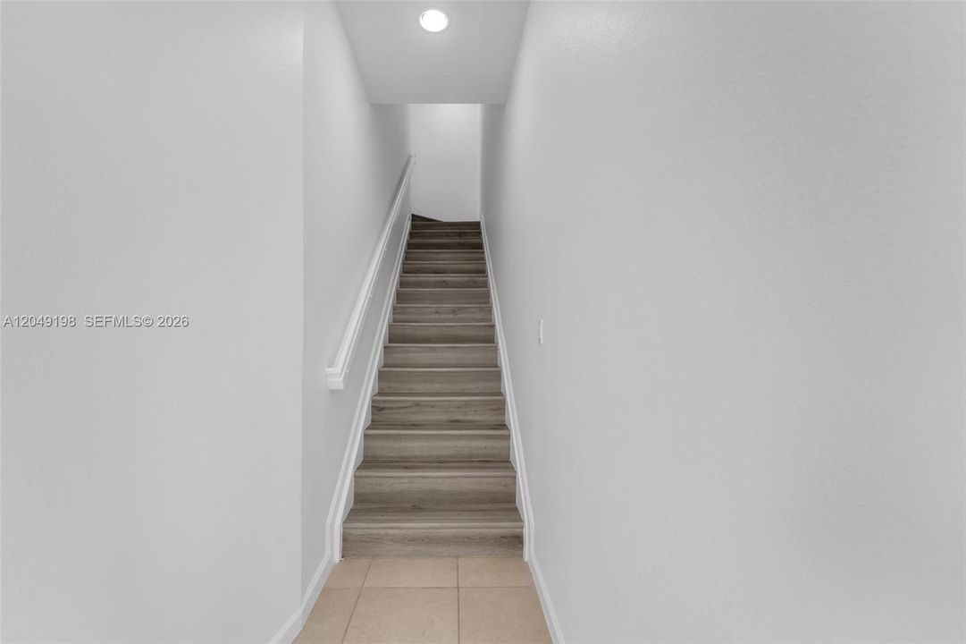 For Rent: $2,500 (3 beds, 2 baths, 2415 Square Feet)