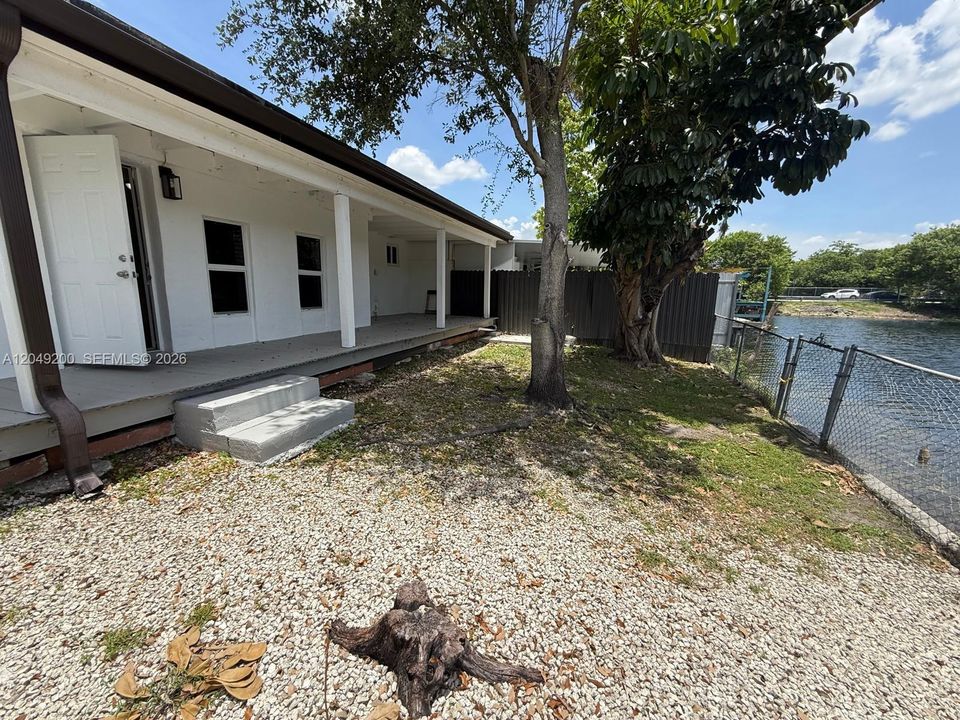 For Sale: $520,000 (3 beds, 2 baths, 1250 Square Feet)