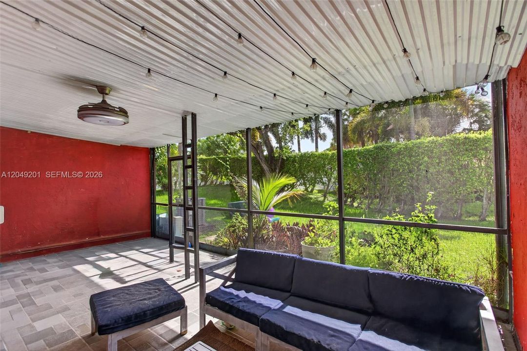 For Rent: $3,100 (2 beds, 2 baths, 1155 Square Feet)