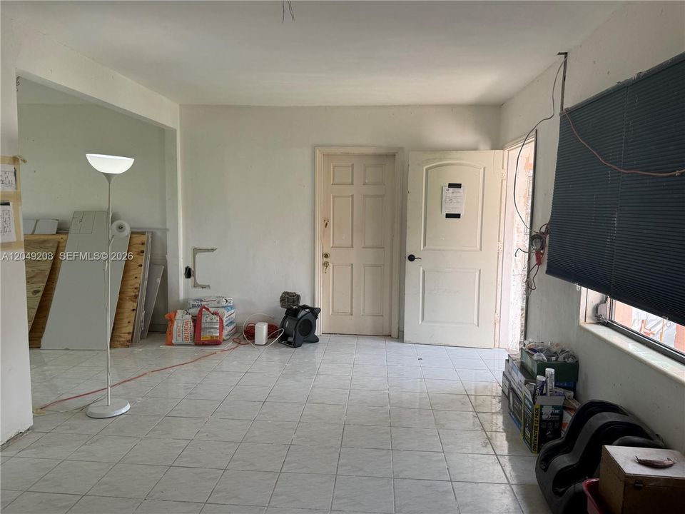 For Sale: $649,000 (2 beds, 1 baths, 846 Square Feet)