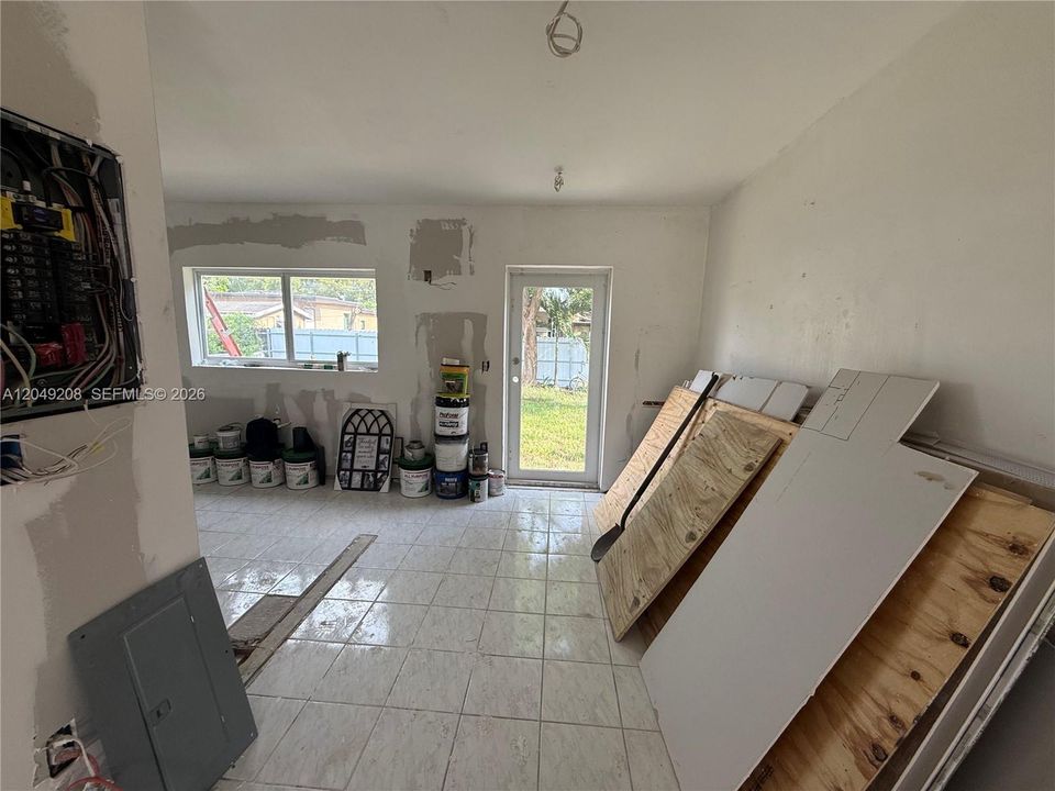 For Sale: $649,000 (2 beds, 1 baths, 846 Square Feet)