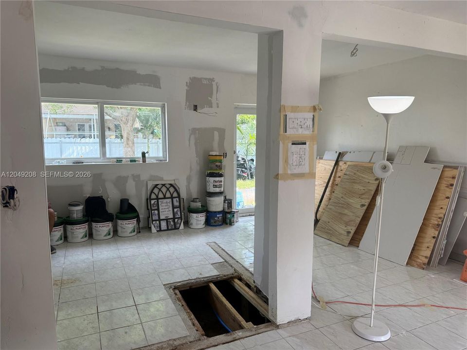 For Sale: $649,000 (2 beds, 1 baths, 846 Square Feet)