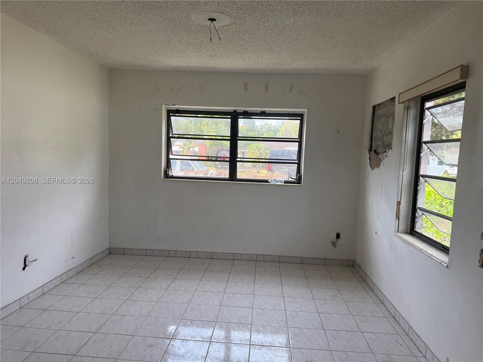 For Sale: $649,000 (2 beds, 1 baths, 846 Square Feet)