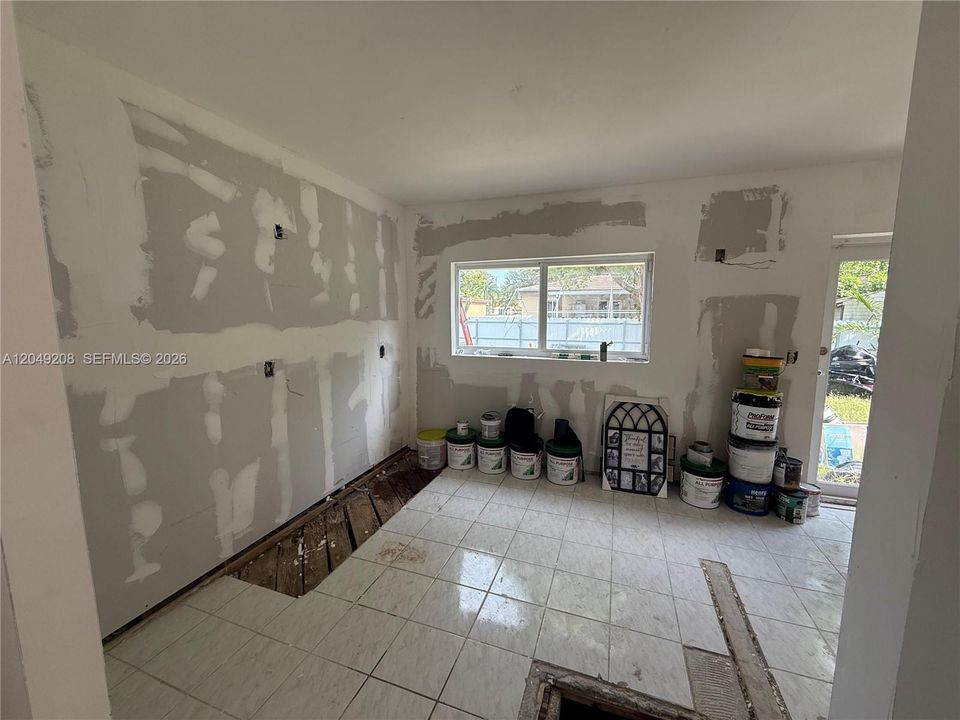 For Sale: $649,000 (2 beds, 1 baths, 846 Square Feet)
