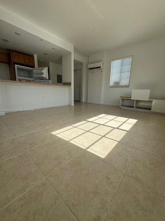For Rent: $1,600 (0 beds, 12 baths, 6999 Square Feet)