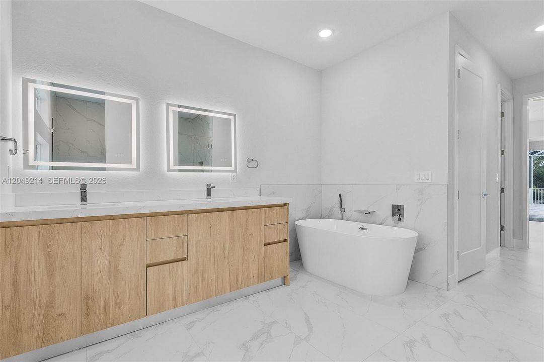 En Venta: $955,000 (4 camas, 3 baños, 2350 Pies cuadrados)