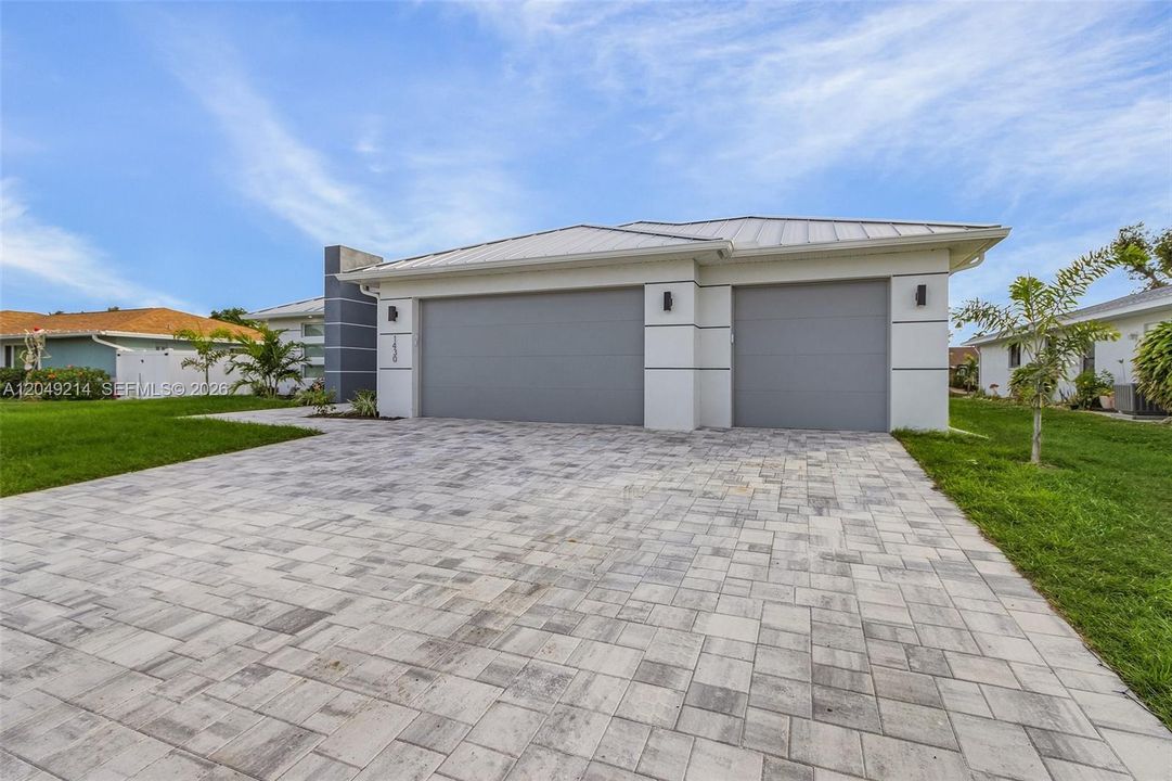En Venta: $955,000 (4 camas, 3 baños, 2350 Pies cuadrados)