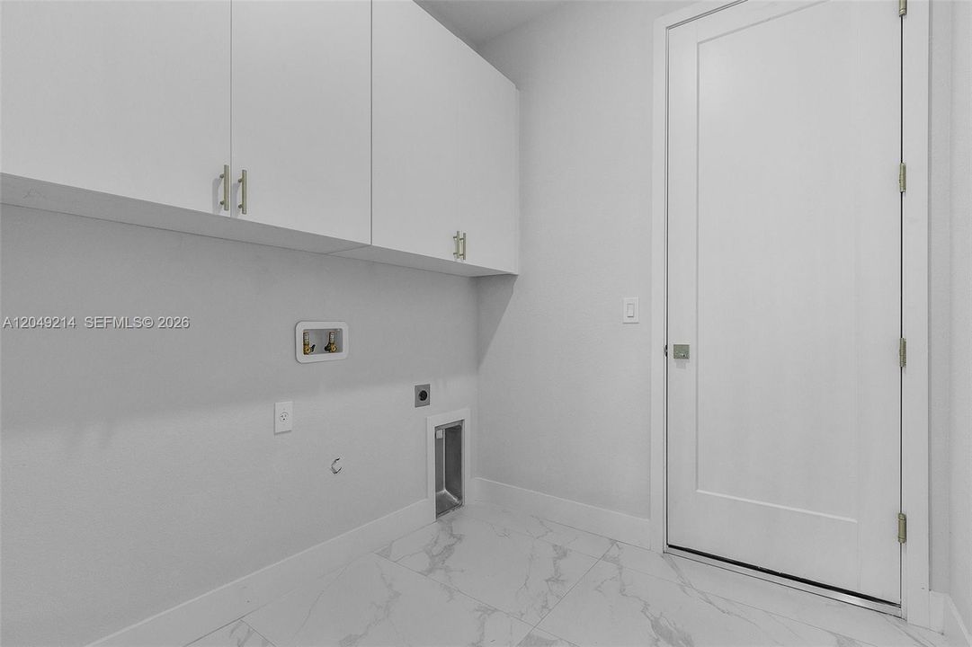 En Venta: $955,000 (4 camas, 3 baños, 2350 Pies cuadrados)