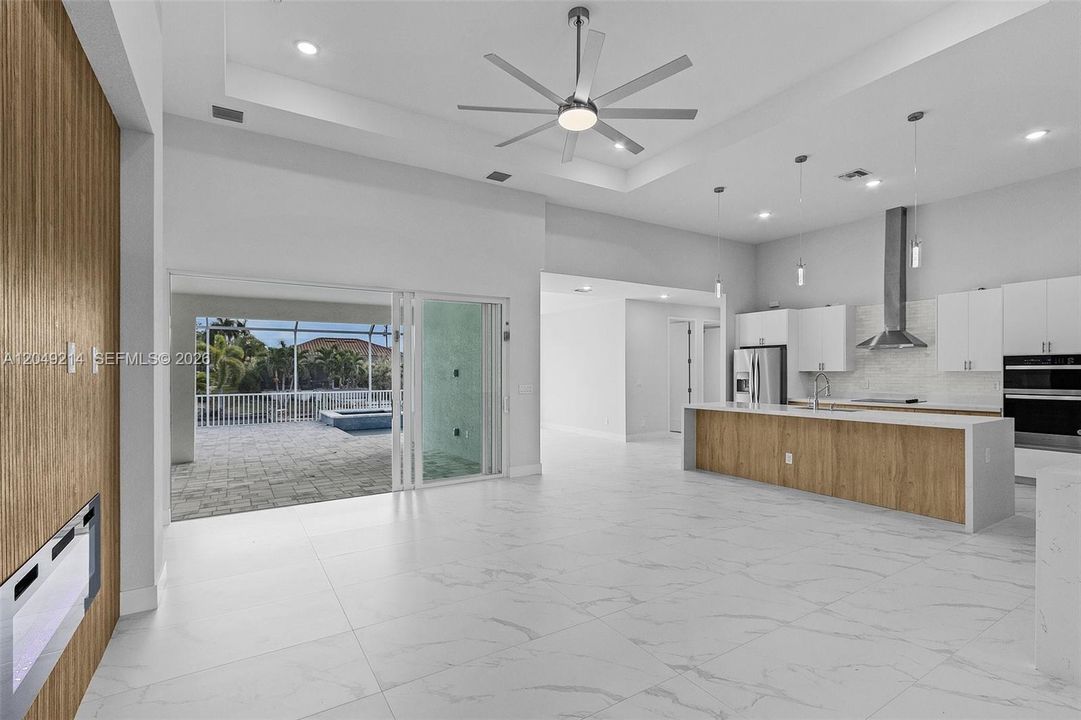 En Venta: $955,000 (4 camas, 3 baños, 2350 Pies cuadrados)