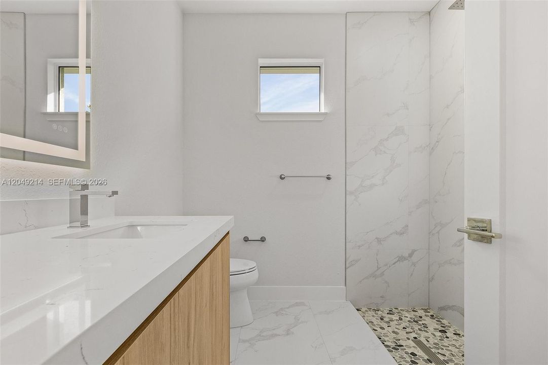 En Venta: $955,000 (4 camas, 3 baños, 2350 Pies cuadrados)