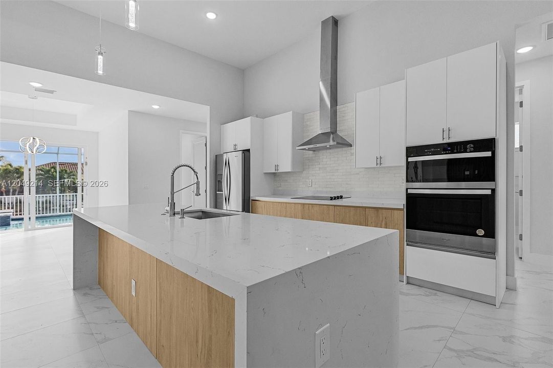 En Venta: $955,000 (4 camas, 3 baños, 2350 Pies cuadrados)