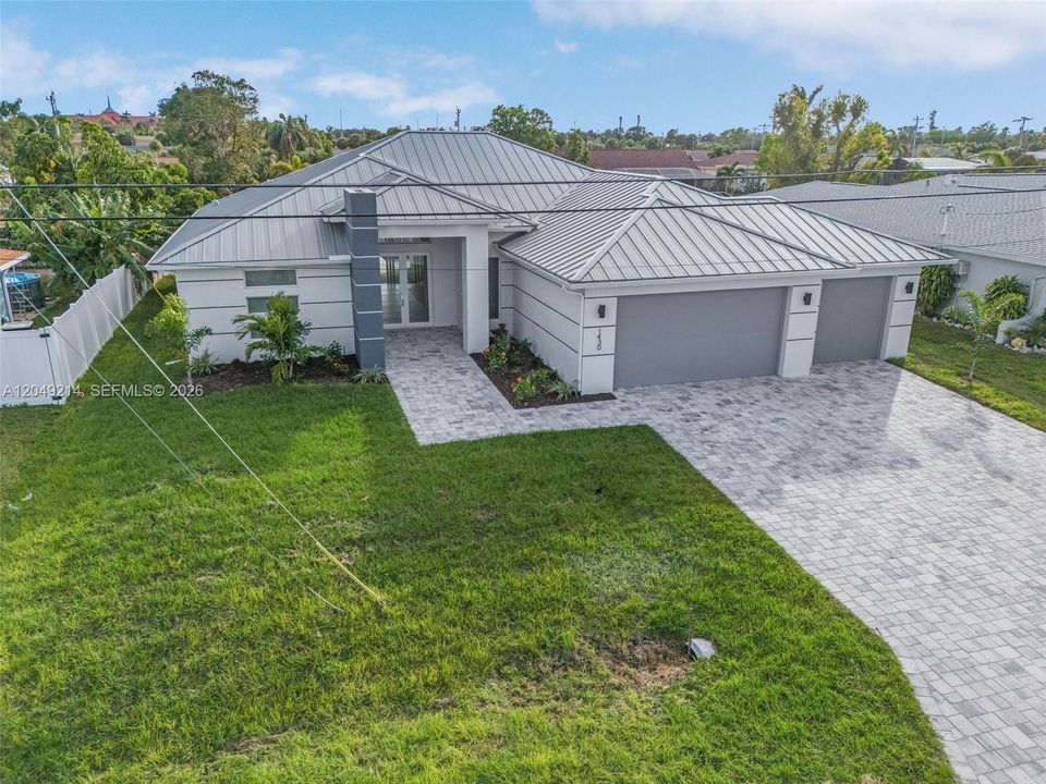 En Venta: $955,000 (4 camas, 3 baños, 2350 Pies cuadrados)
