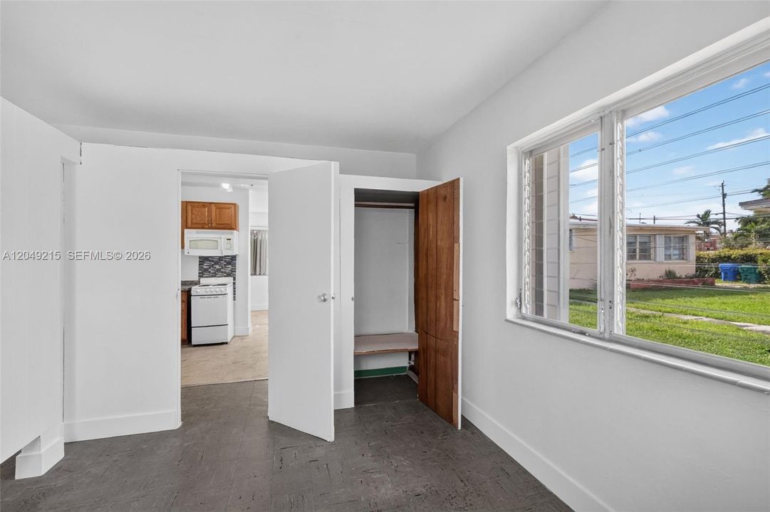 For Rent: $1,900 (2 beds, 1 baths, 1001 Square Feet)