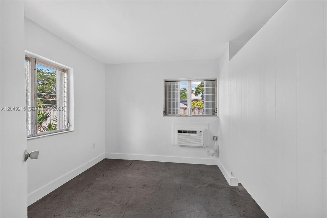 For Rent: $1,900 (2 beds, 1 baths, 1001 Square Feet)
