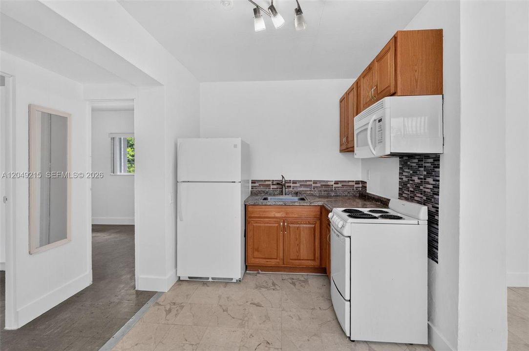 For Rent: $1,900 (2 beds, 1 baths, 1001 Square Feet)