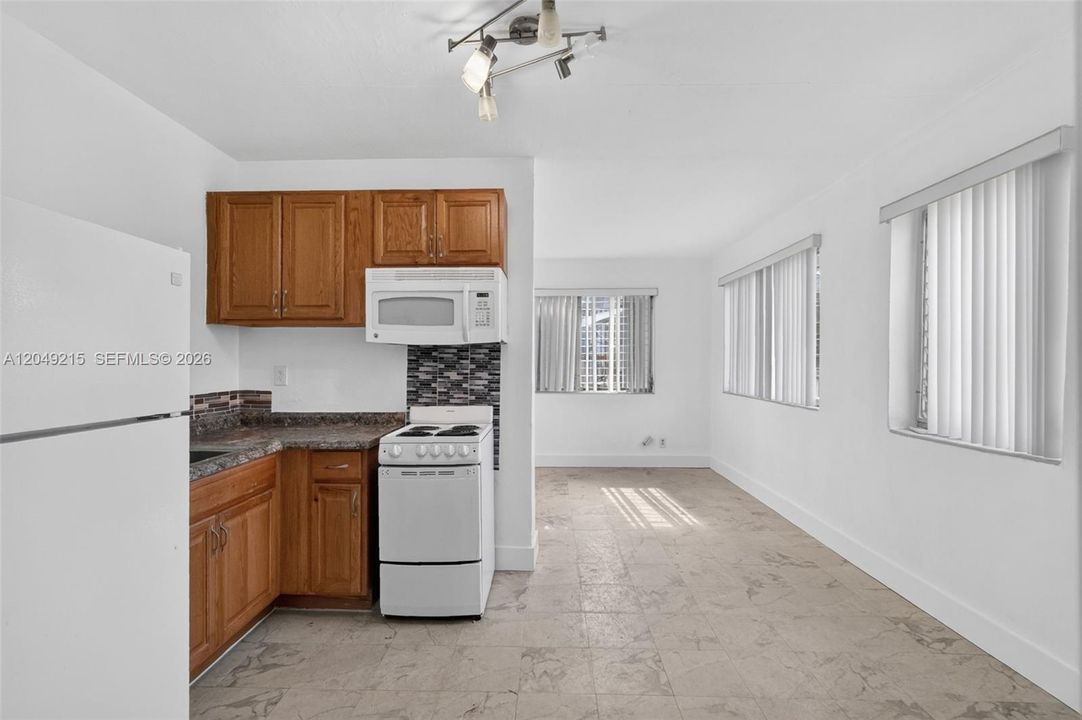 For Rent: $1,900 (2 beds, 1 baths, 1001 Square Feet)