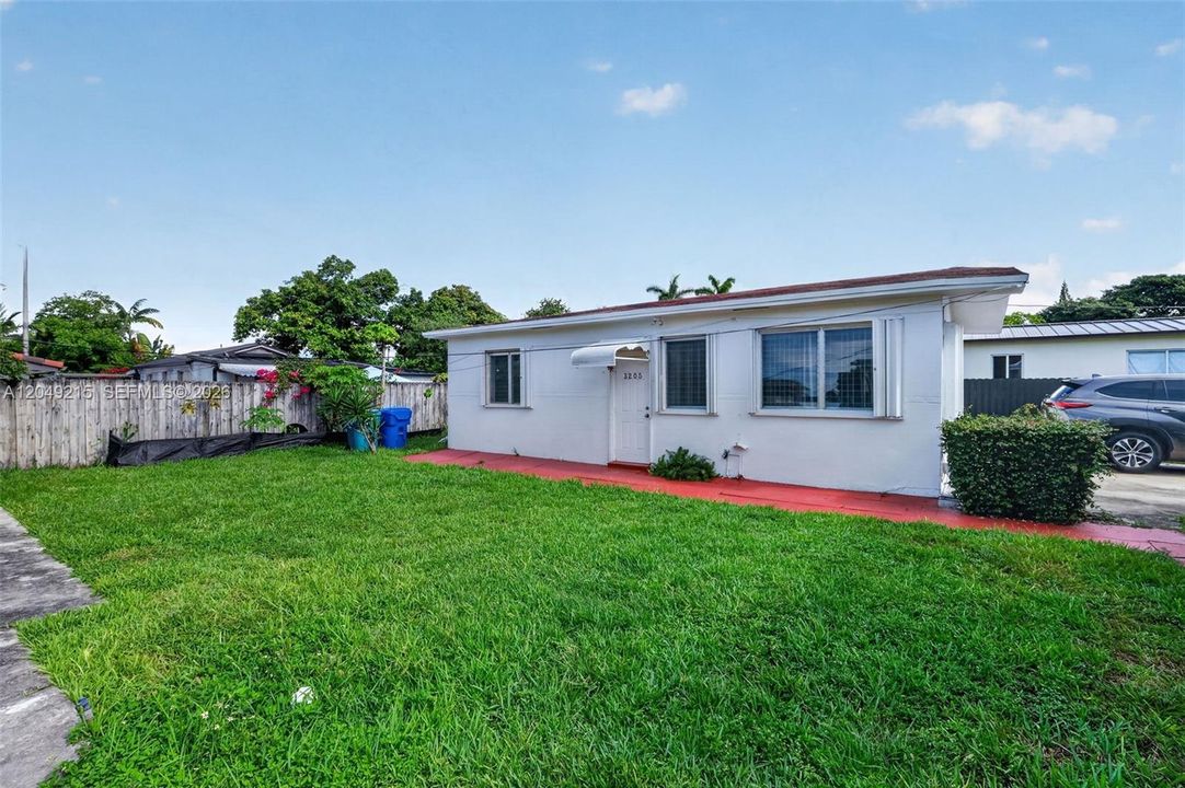 For Rent: $1,900 (2 beds, 1 baths, 1001 Square Feet)