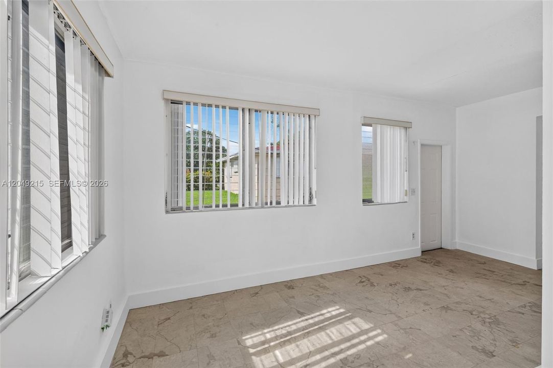 For Rent: $1,900 (2 beds, 1 baths, 1001 Square Feet)