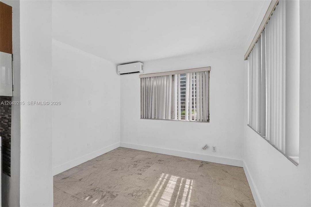 For Rent: $1,900 (2 beds, 1 baths, 1001 Square Feet)