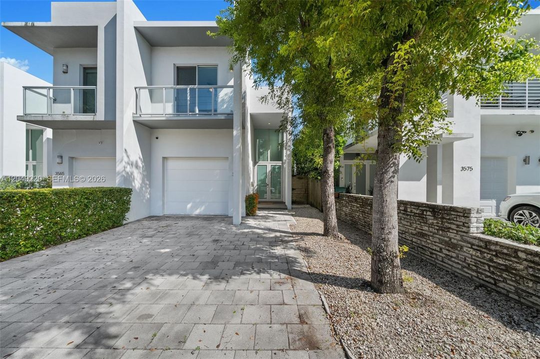 For Rent: $7,998 (3 beds, 3 baths, 2219 Square Feet)
