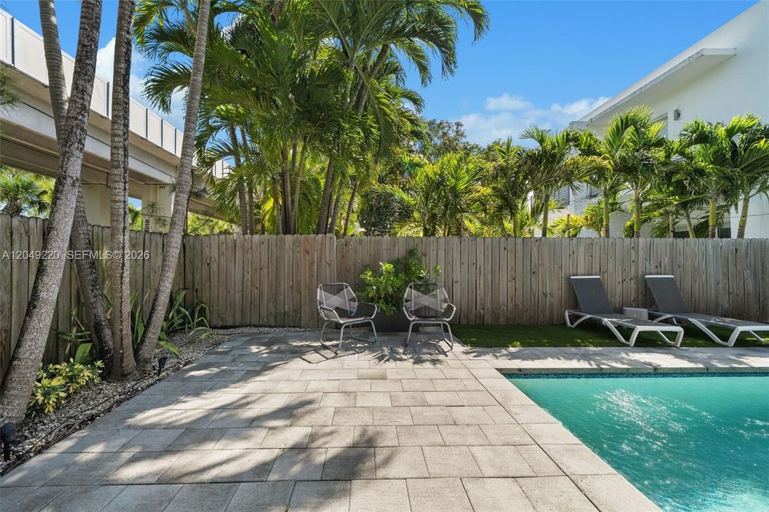 For Rent: $7,998 (3 beds, 3 baths, 2219 Square Feet)