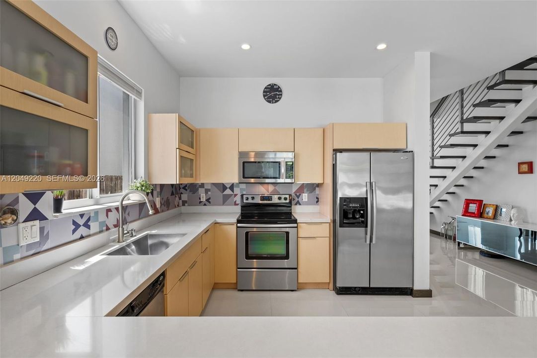For Rent: $7,998 (3 beds, 3 baths, 2219 Square Feet)